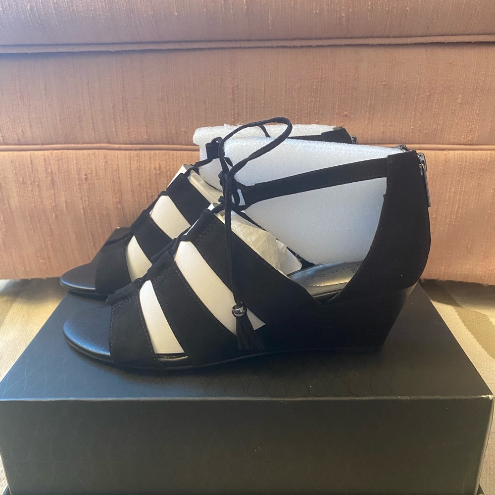 Bandolino Wedge Sandal (NWOT) - Picture 9 of 12